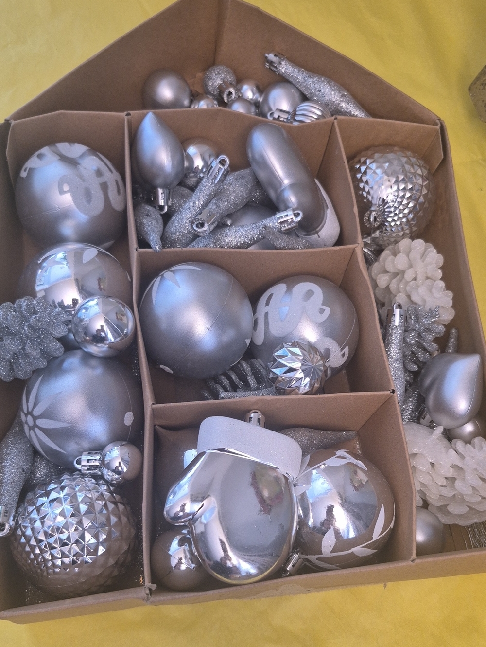 Silver Holiday Ornament Set - Classic Holiday Décor